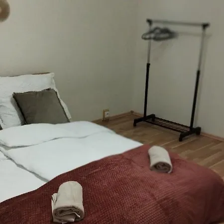 Quiet Near Prosek Metro, Line C Apartamento